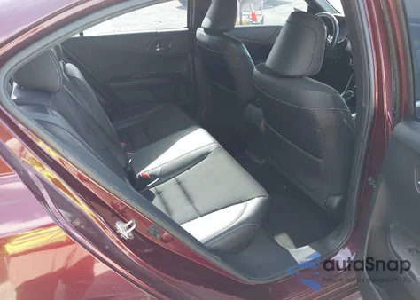 2016 Honda Accord Sport z USA, uszkodzony, nr VIN 1HGCR2F5XGA122937